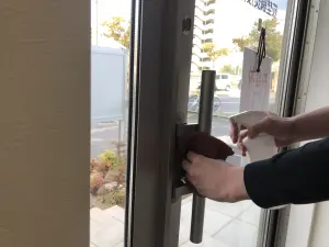 手すりの消毒